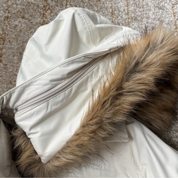 The North Face Women's Cream Arctic Down Parka - Picture 11 of 12